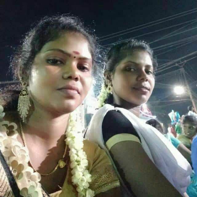 Unmarried Chennai Tamil girl showing round boobs