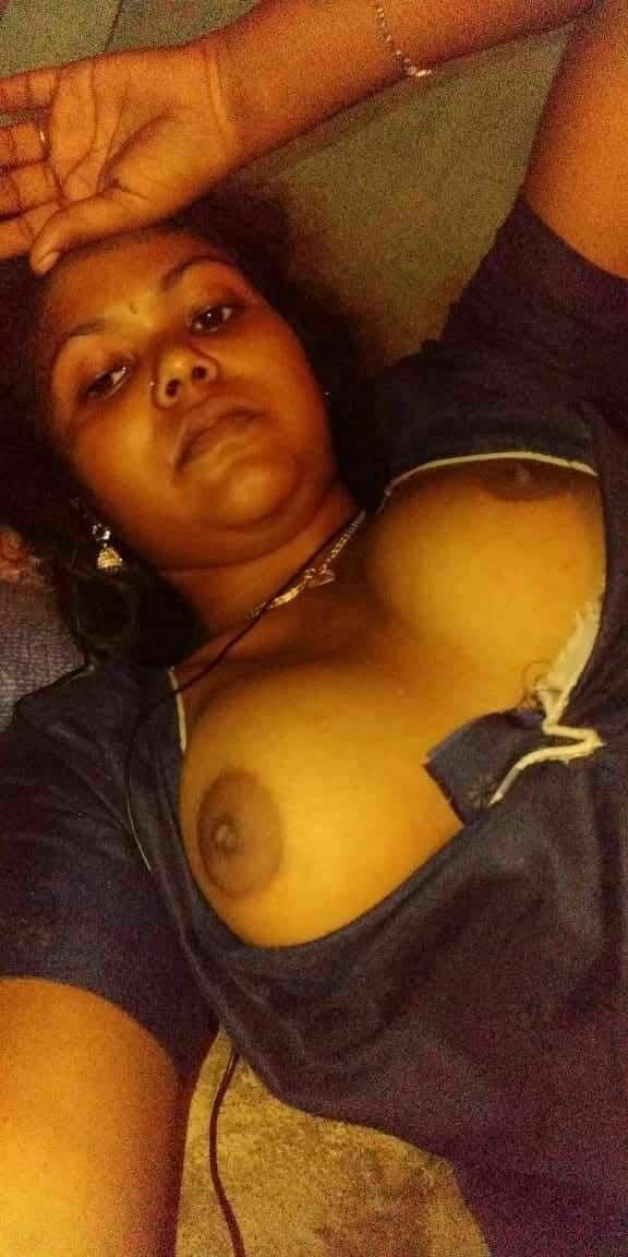 Unmarried Chennai Tamil girl showing round boobs