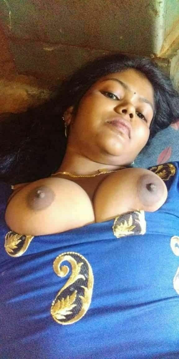 Unmarried Chennai Tamil girl showing round boobs