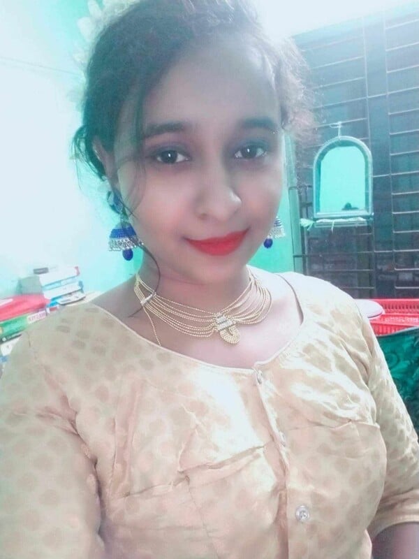 Bengali college girl nude selfies at midnight