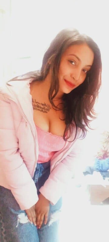 Tattooed girlfriend blowjob and blindfolded sex