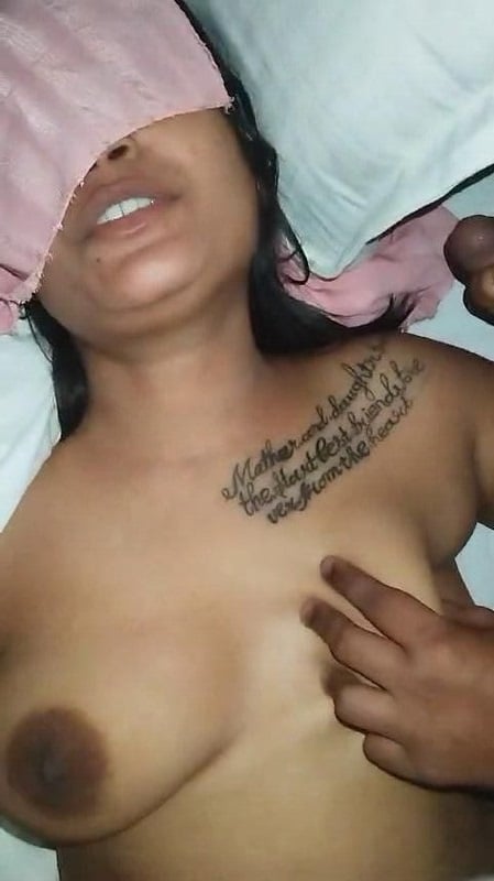 Tattooed girlfriend blowjob and blindfolded sex