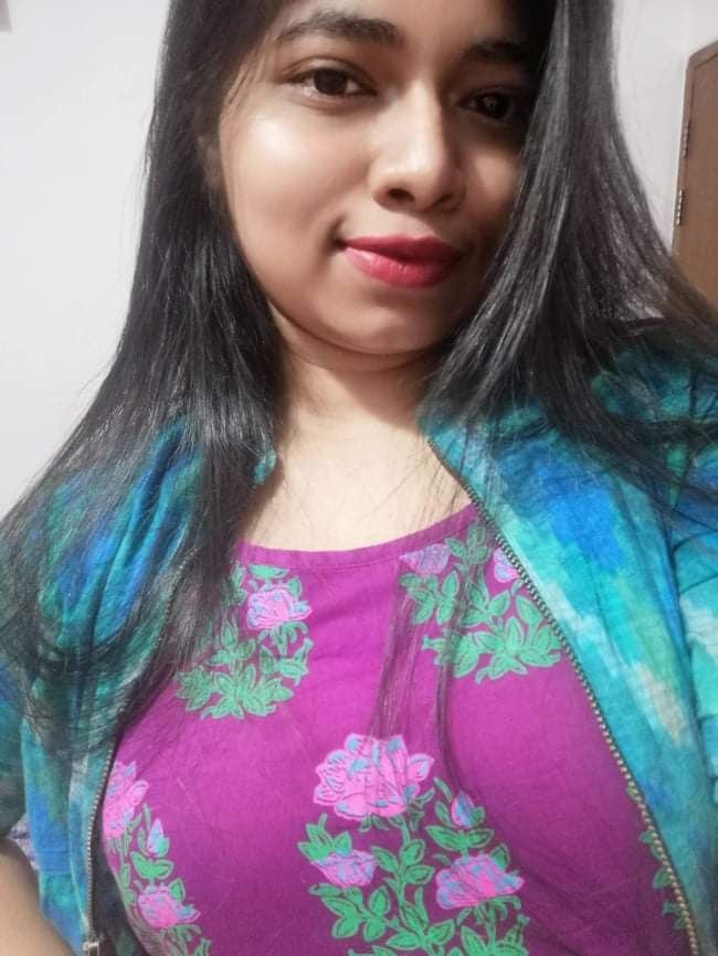Bengali girl untouched boobs showing selfie