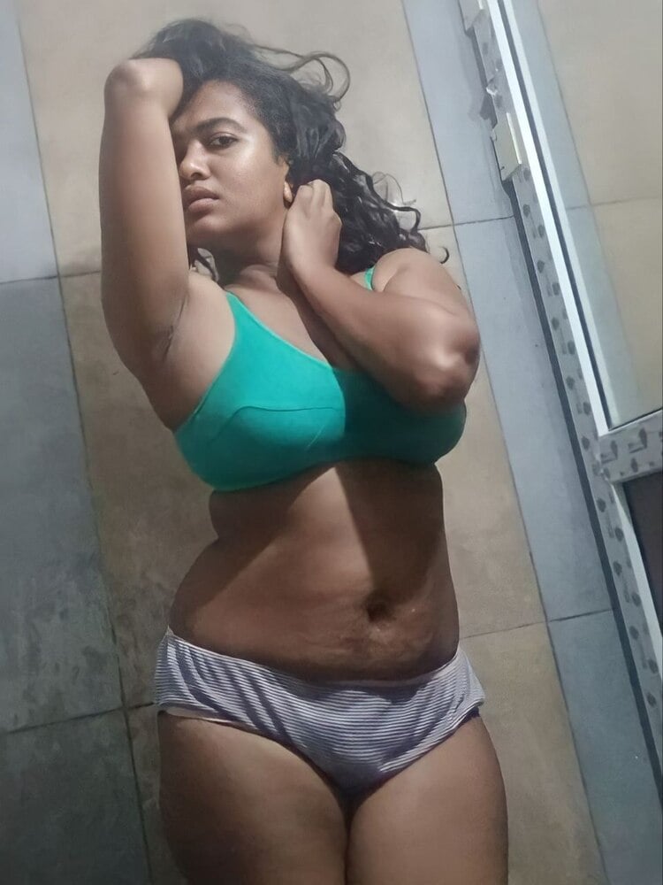 Wayanad mallu big boobs girlfriend naked pics