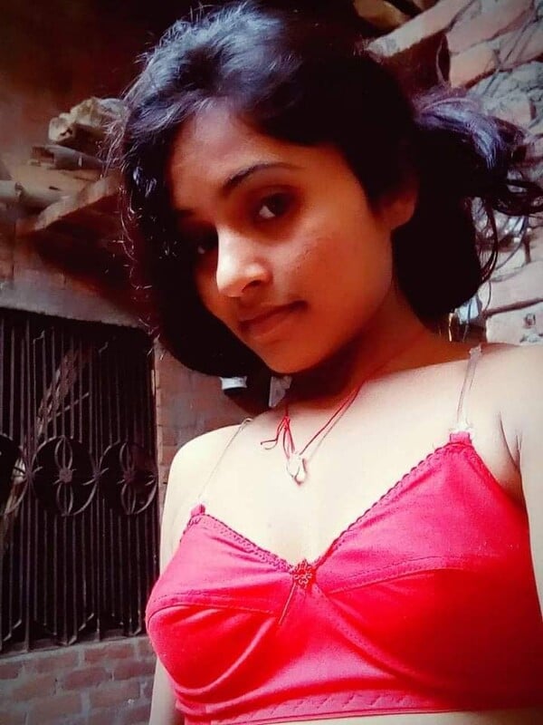 College girl removing bra and nude photos