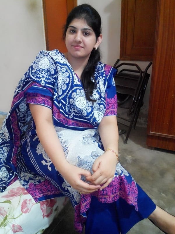 Punjabi girl teasing big boobs topless photos