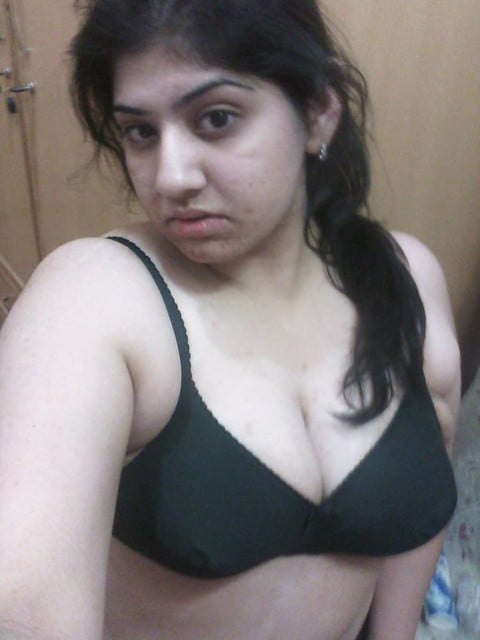 Punjabi girl teasing big boobs topless photos
