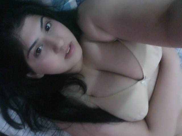 Punjabi girl teasing big boobs topless photos