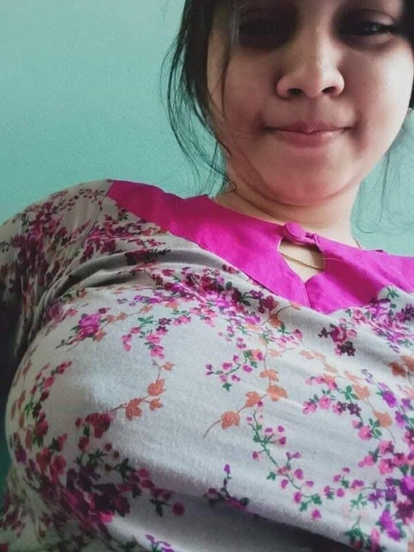 Red lips village girl milky white big boobs expose