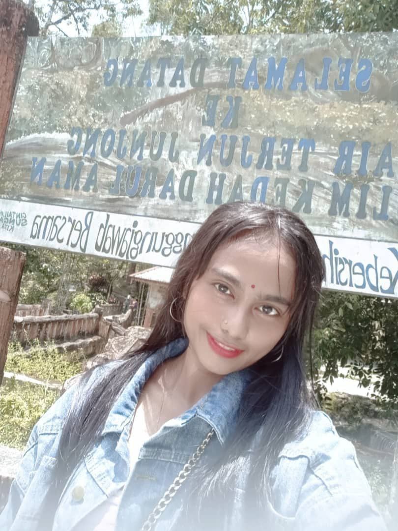 College girl nude pussy fingering in bathroom