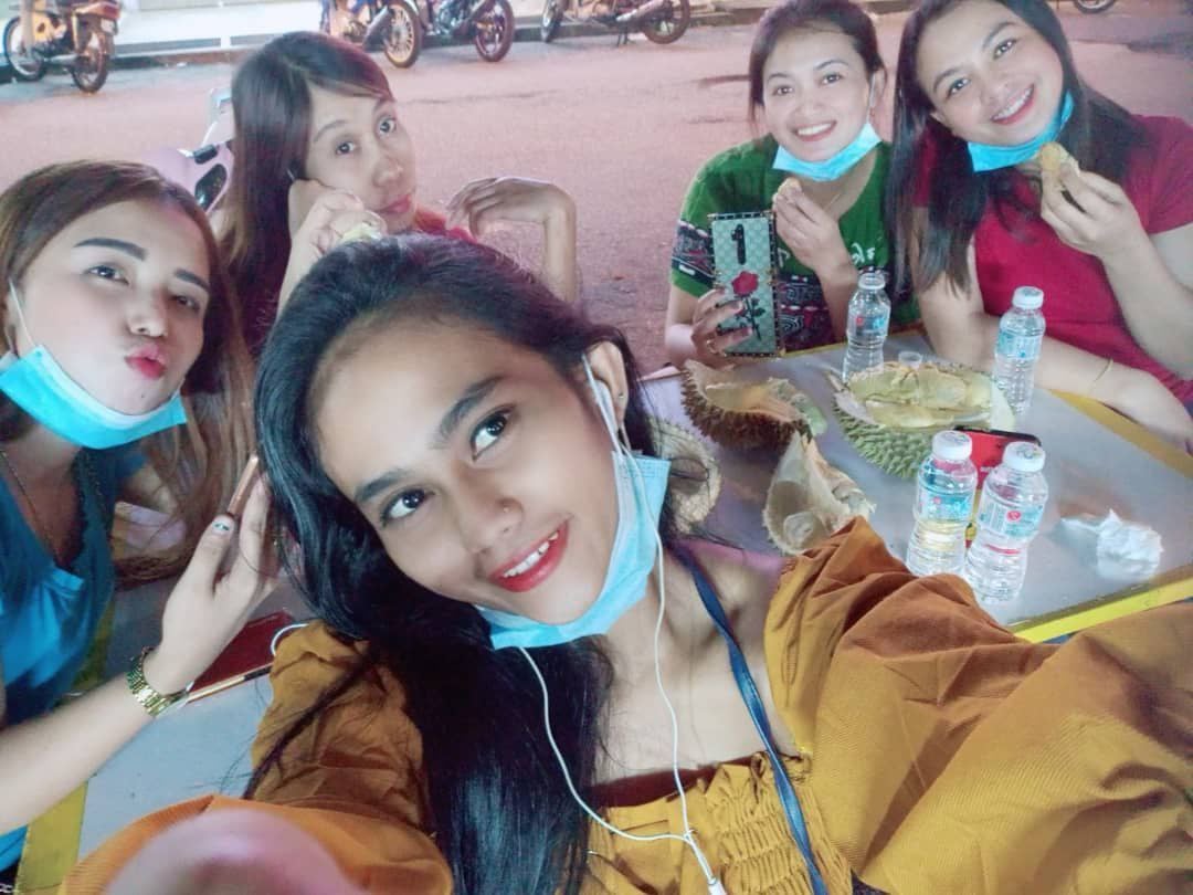 College girl nude pussy fingering in bathroom