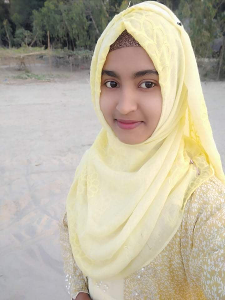 Bangladeshi college girl cutest topless selfies