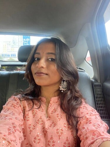 Sexiest NRI desi girl boobs showing and pressing