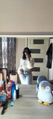 Sexiest NRI desi girl boobs showing and pressing