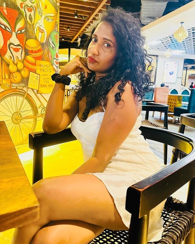 Curly hair Indian girl nude blowjob to big dick