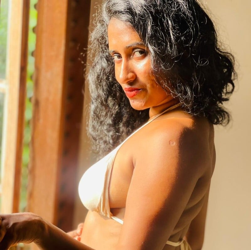 Curly hair Indian girl nude blowjob to big dick