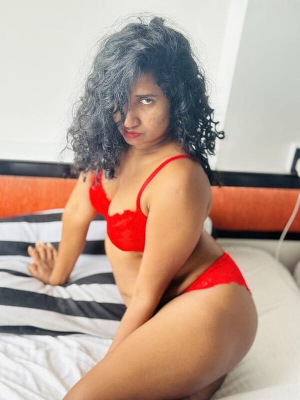 Curly hair Indian girl nude blowjob to big dick