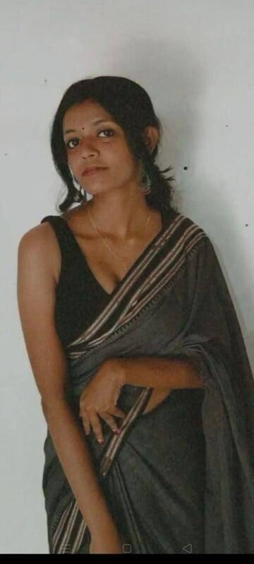 Indian saree college girl revealed big round boobs