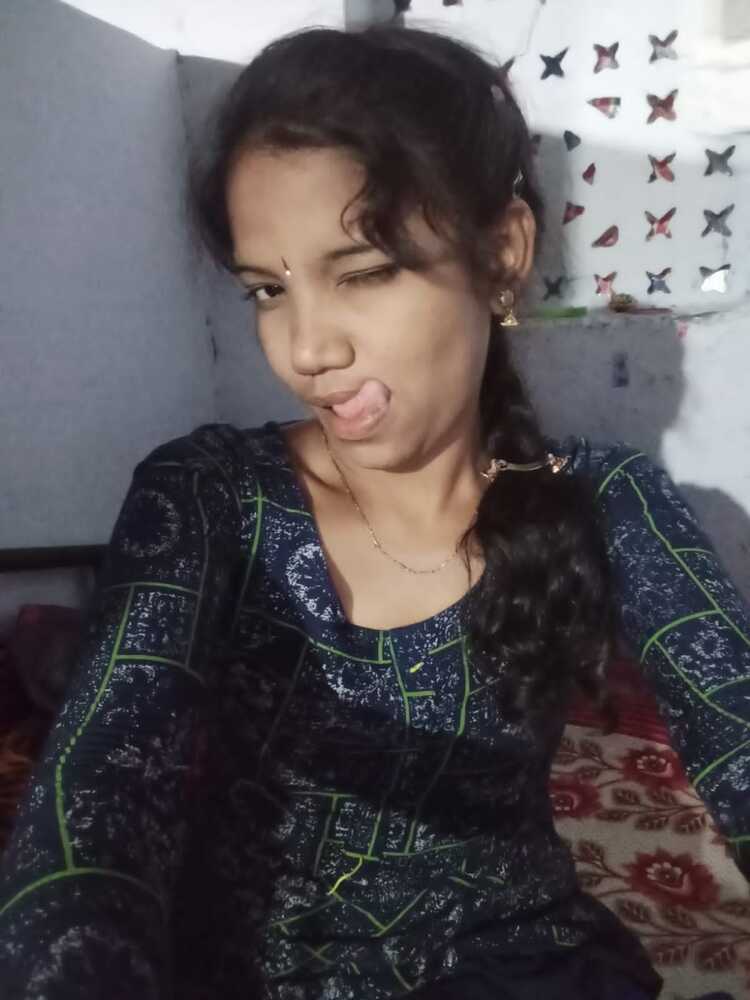 Slim Tamil college girl nude selfie pics