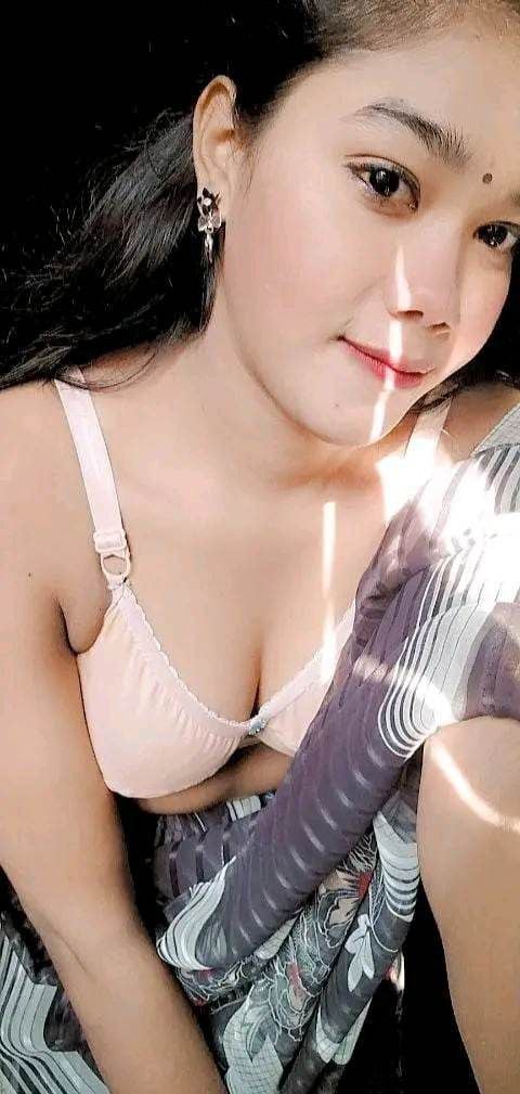 Beautiful Bengali girl one side boob show