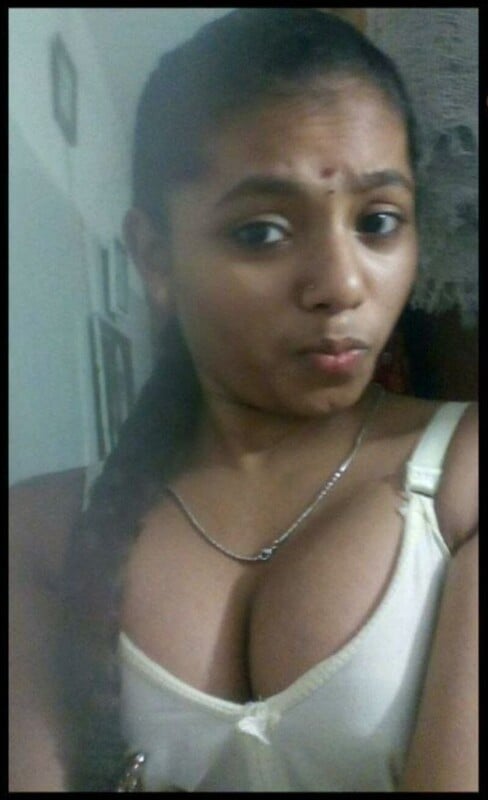 Tamil girl deep cleavage and topless photos