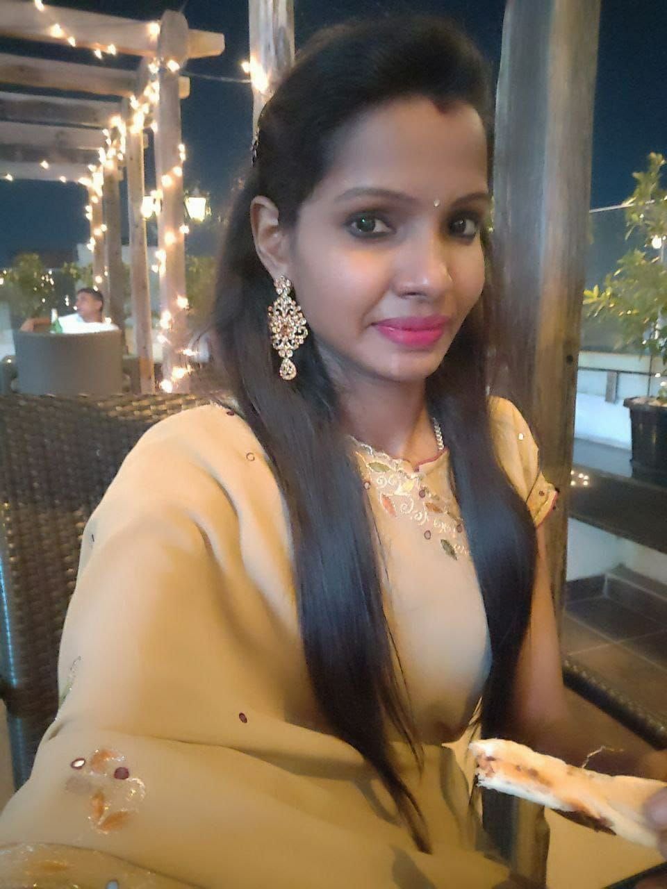 Tamil GF naked for first time with lover pics