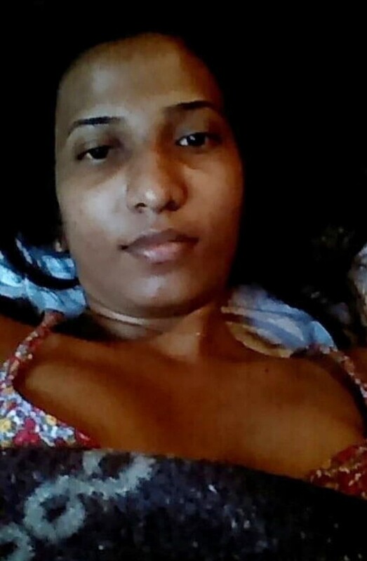 Sri Lankan girlfriend boobs show before sex pics