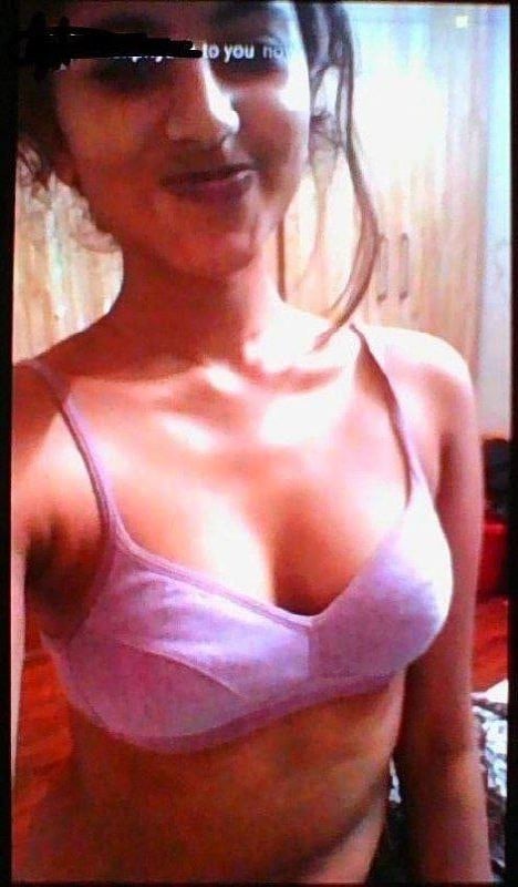 Cute college Indian girl boobs showing selfie