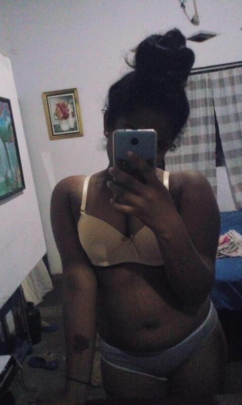 Sri Lankan girlfriend exposing private body parts