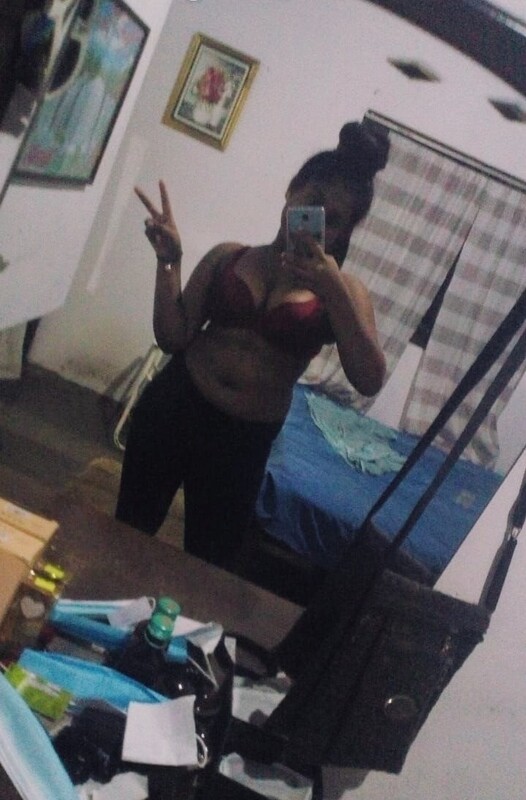 Sri Lankan girlfriend exposing private body parts