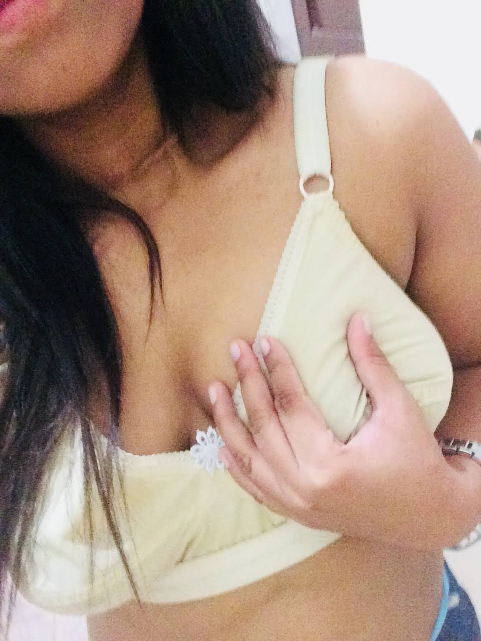 Bengaluru college girl posing nude photos