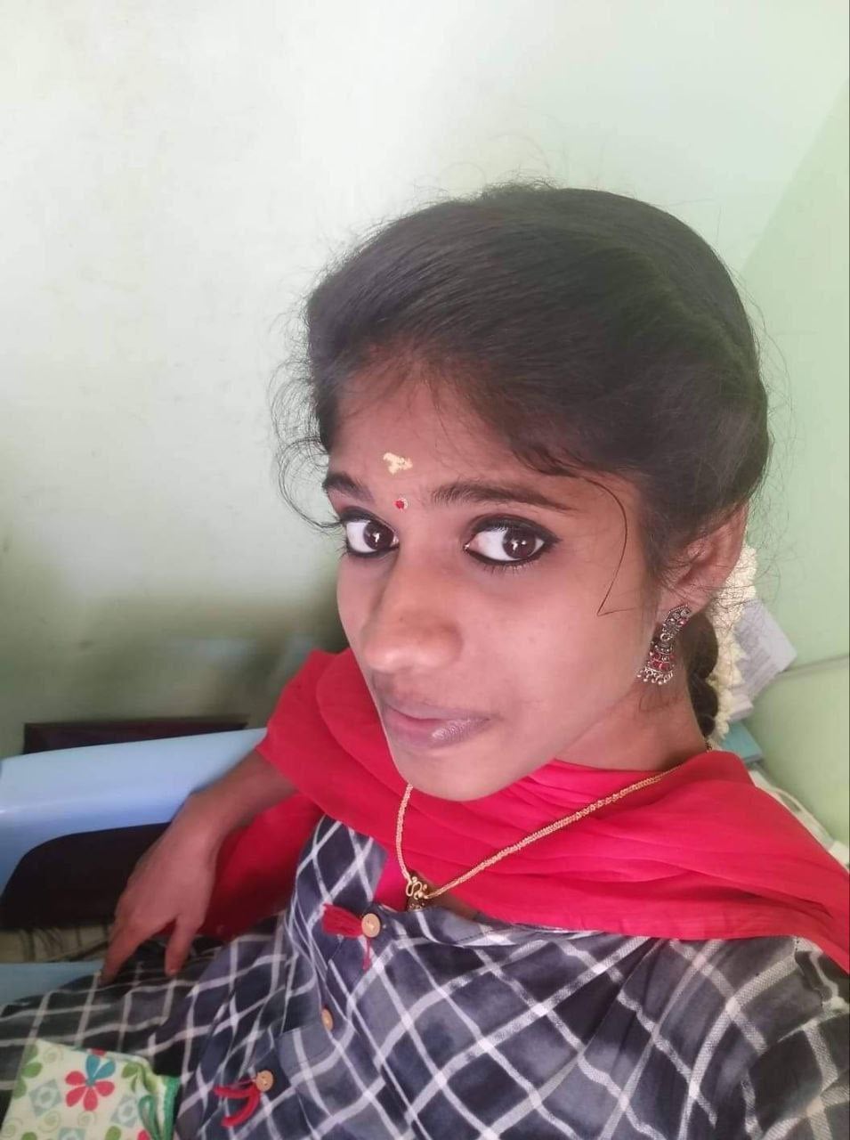 Telugu girl boobs showing topless photos