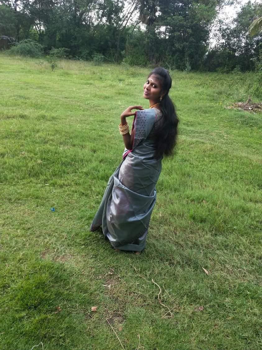 Tamil girl topless photos shared with her lover