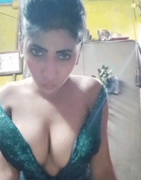 Blue eyes Bangla girl topless sexy pics exposed