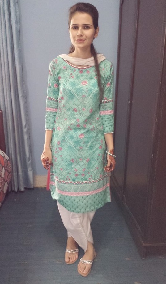 Beautiful Pakistani girl filmed naked photos