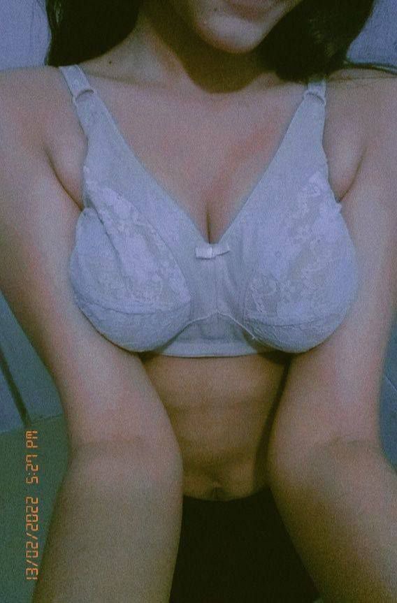 Bengali college girl boobs showing photos