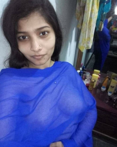 Bengali college girl hot shapely boobs photos