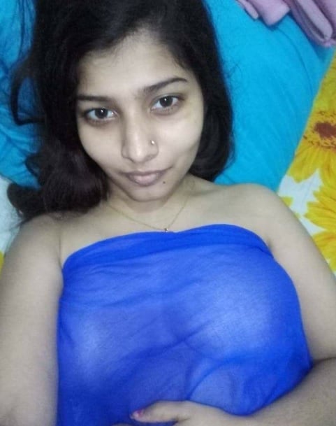 Bengali college girl hot shapely boobs photos