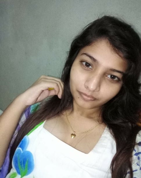 Bengali college girl hot shapely boobs photos