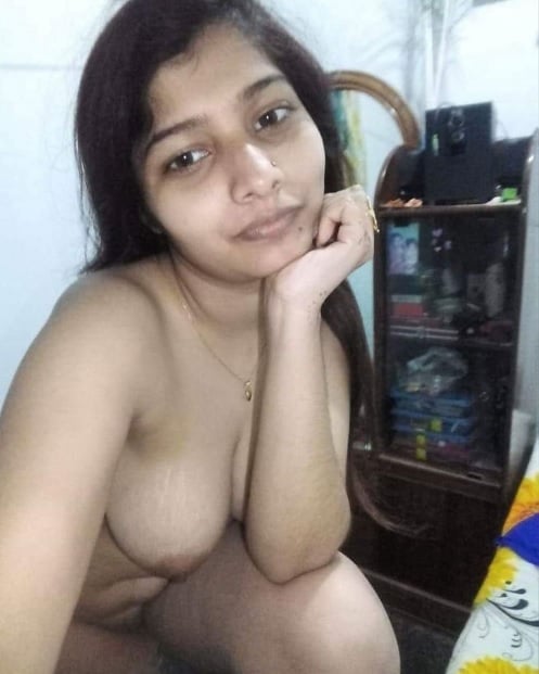 Bengali college girl hot shapely boobs photos