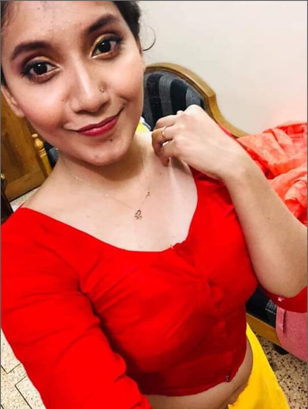 Mumbai sexy college girl topless photos