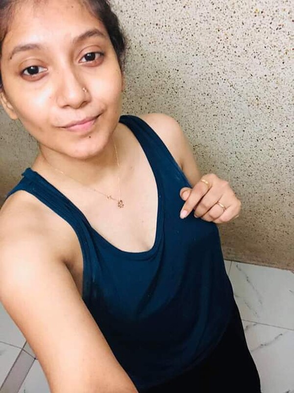 Mumbai sexy college girl topless photos