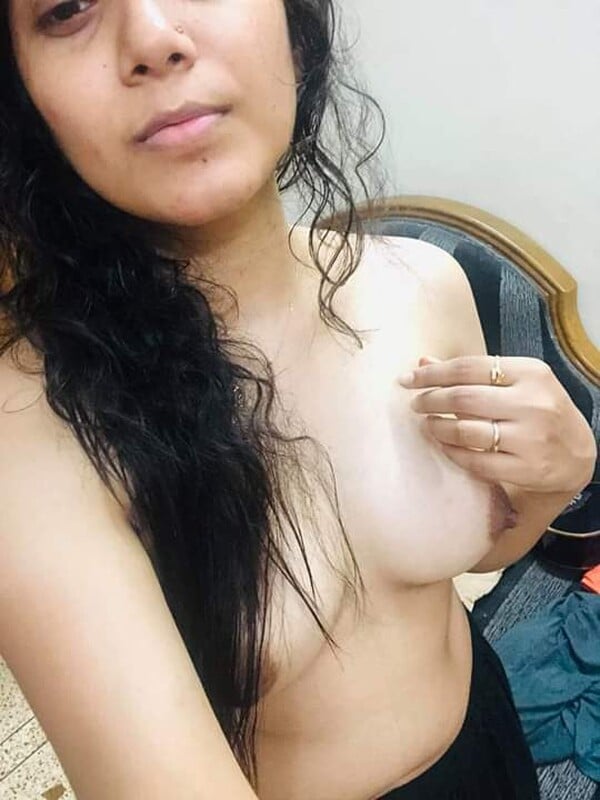 Mumbai sexy college girl topless photos