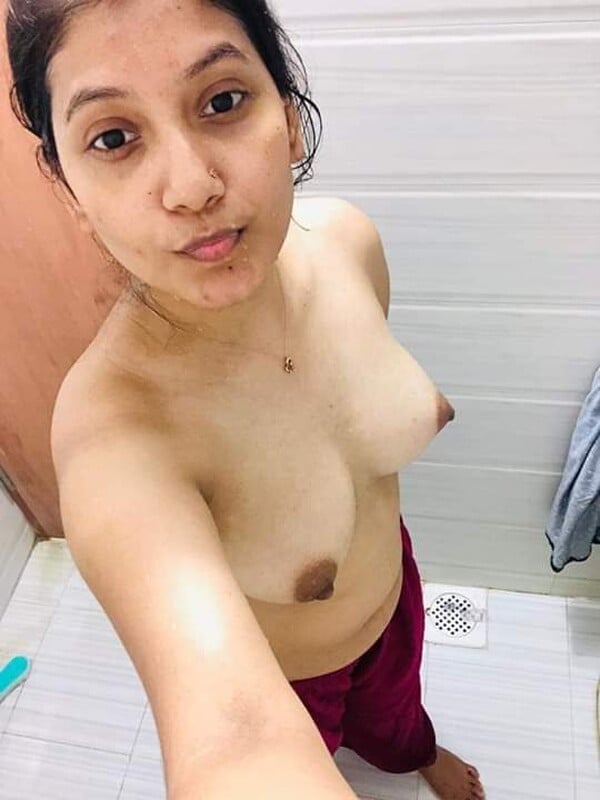 Mumbai sexy college girl topless photos