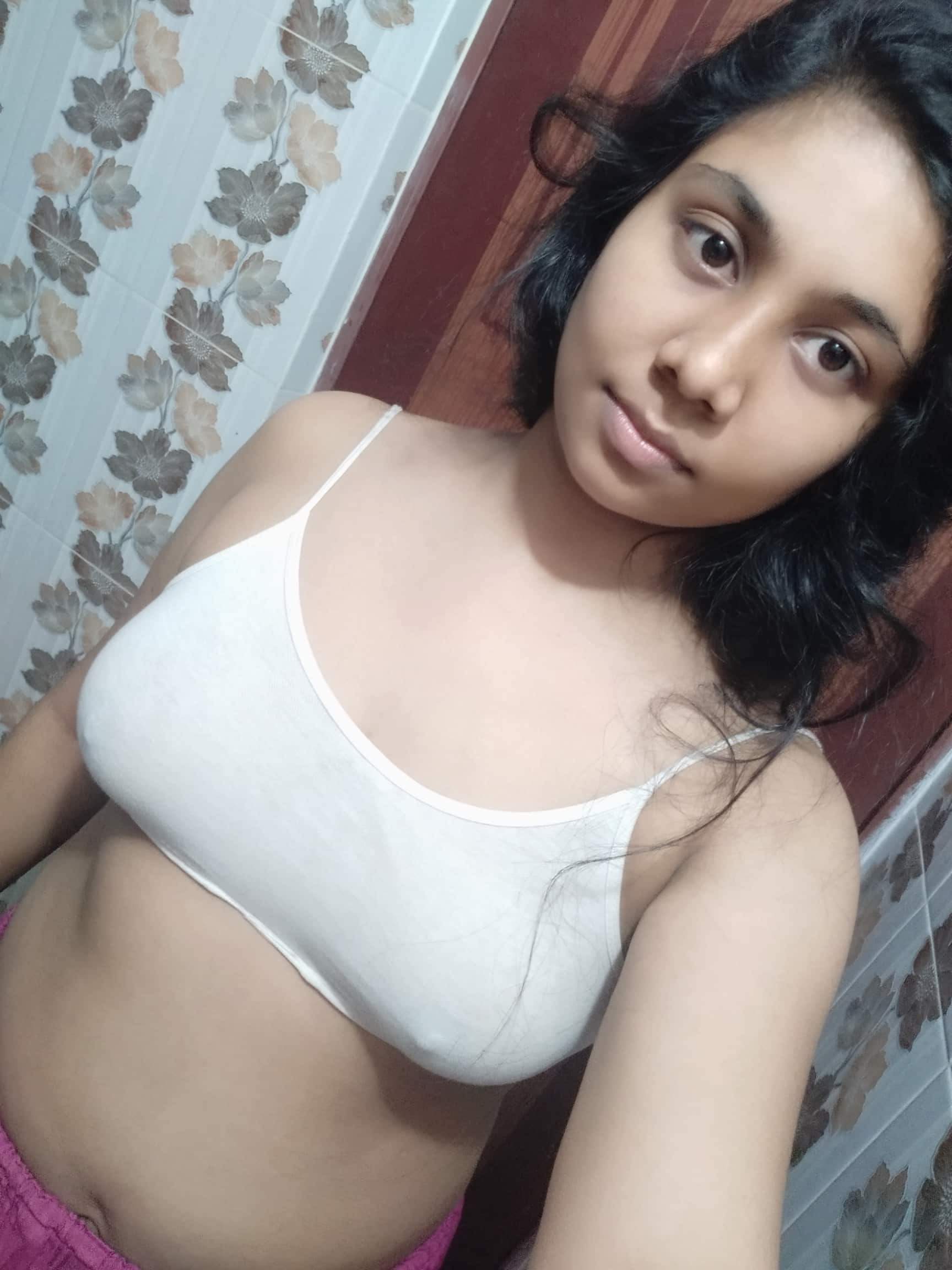 Chennai girl boobs showing selfies in bathroom