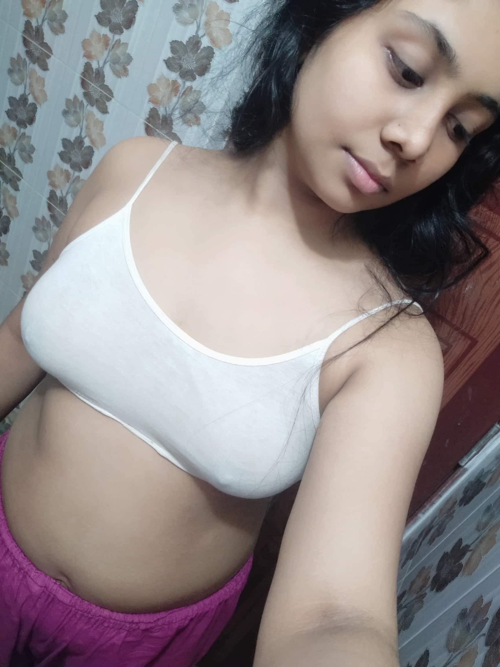 Chennai girl boobs showing selfies in bathroom
