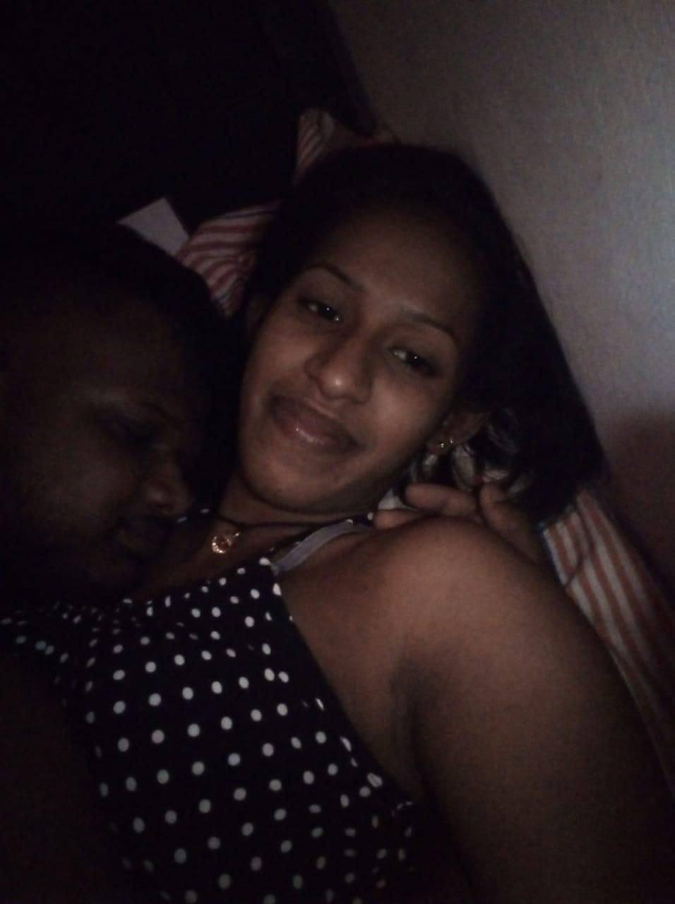 Srilankan girl smooching and nude pic and video