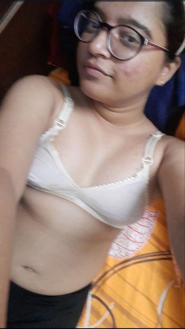 Virgin college girl naked selfie photos sharing