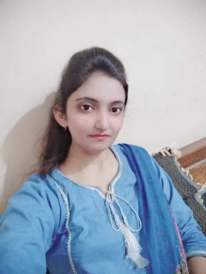 Pakistani college girl topless selfie photos