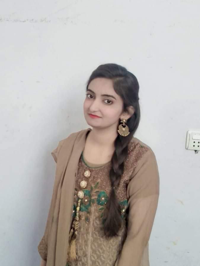 Pakistani college girl topless selfie photos